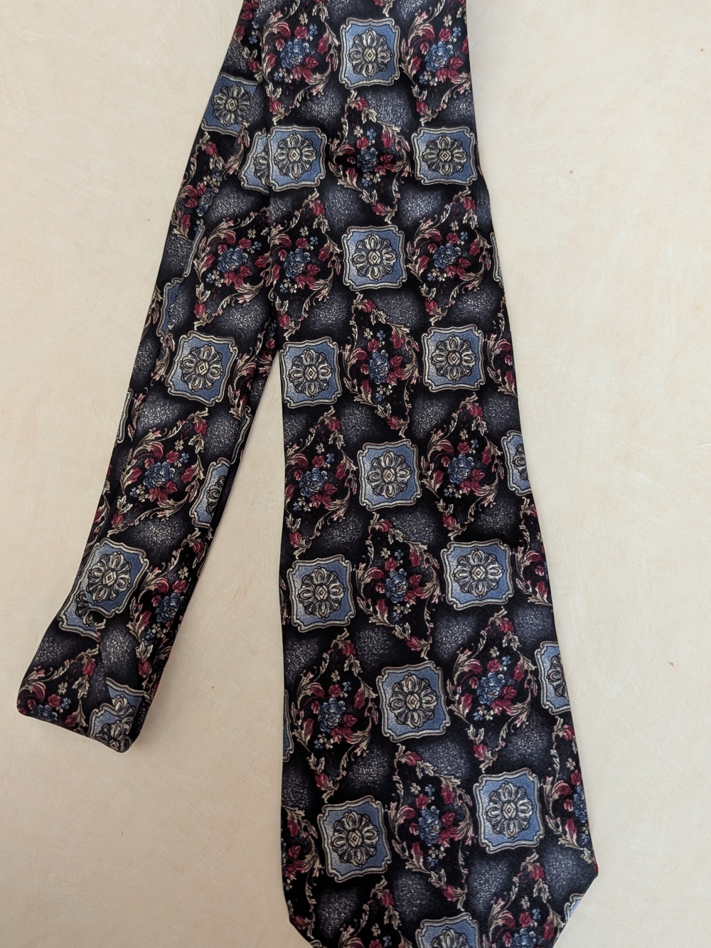 Requirements Italian Silk Tie 60 In – Ornate Medallion Pattern, Vintage Menswear
